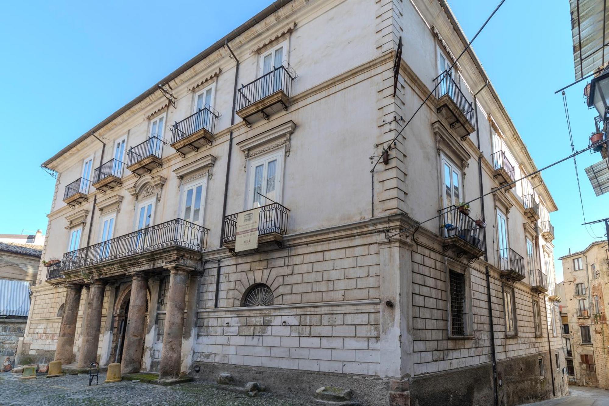 Dimora Storica Giostra Vecchia - Palazzo Grisolia 1809 Козенца Екстер'єр фото
