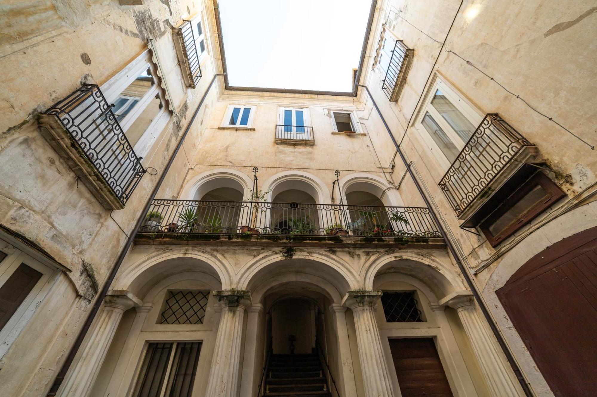 Dimora Storica Giostra Vecchia - Palazzo Grisolia 1809 Козенца Екстер'єр фото